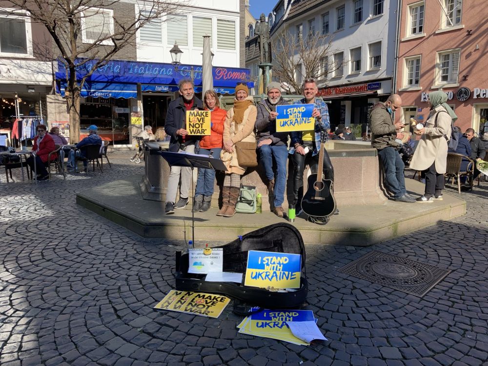 Singen für Kinder in der Ukraine am Neusser Rathaus